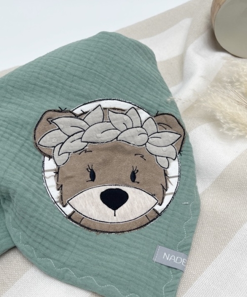 Halstuch "Bärendame mit Blütenkranz"